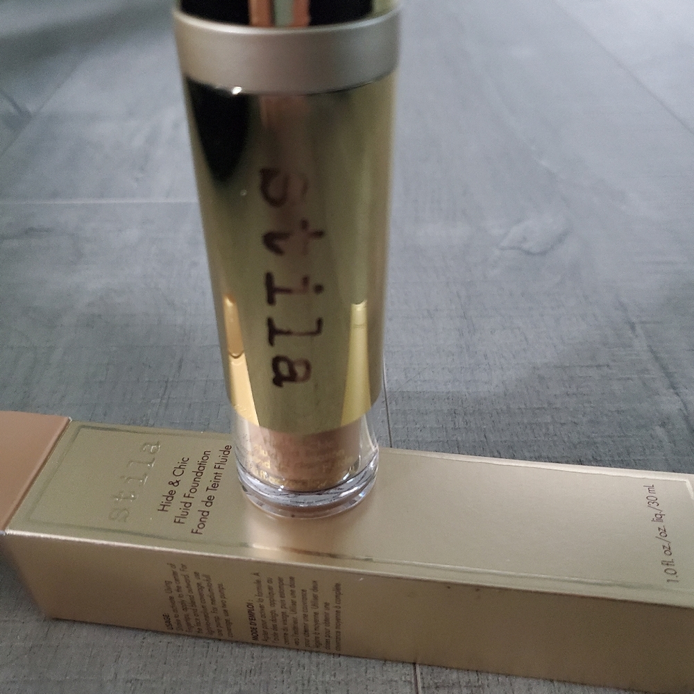 Stila Foundation Hide and Chic new